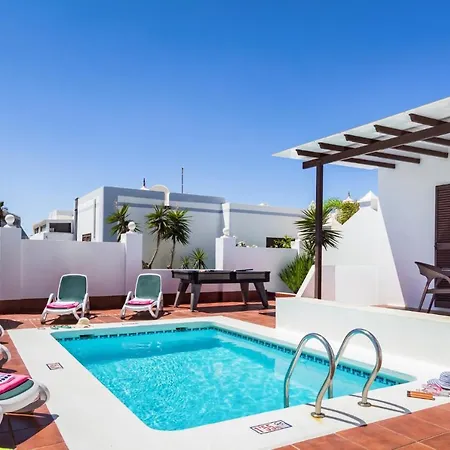 Christine By * Tías